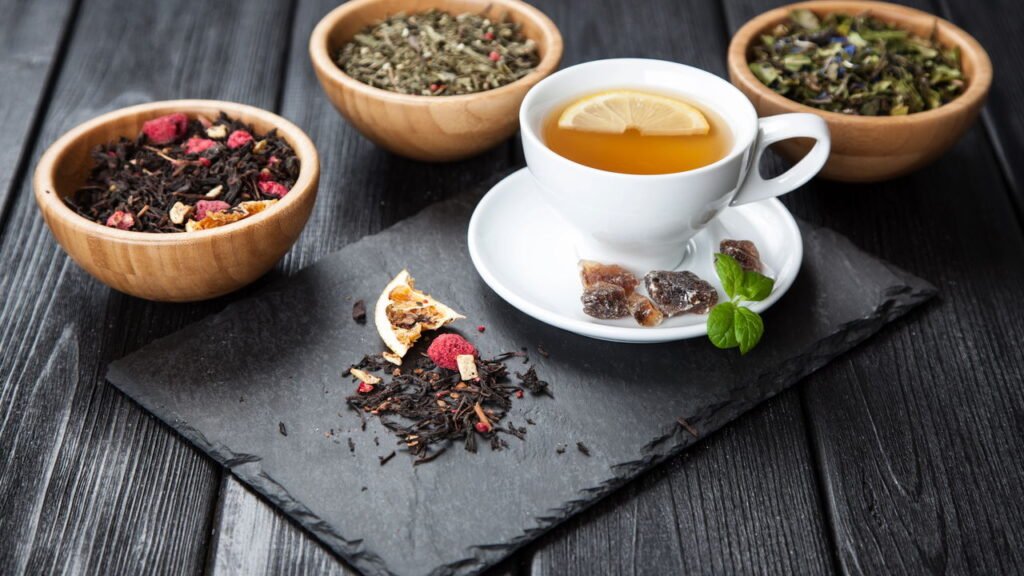 Cinco chás naturais que combatem ansiedade e insônia sem medicamentos