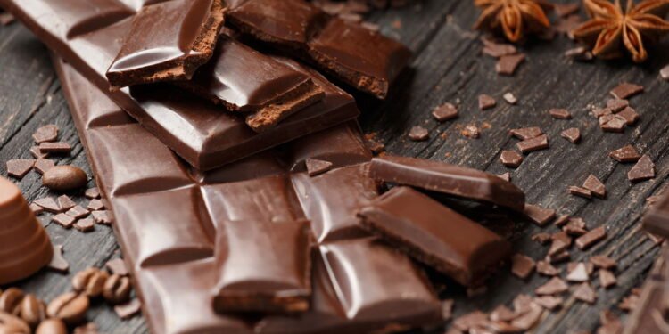 Isto é o que acontece com sua pressão arterial quando você come chocolate amargo todos os dias