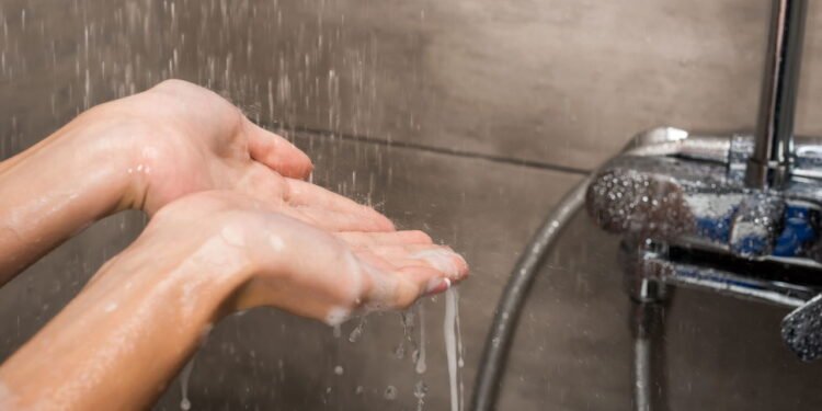 Aqui está o que acontece com seu coração se você tomar banho frio todos os dias