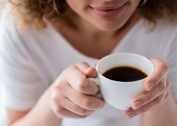 O que significa beber sempre café sem açúcar ou adoçante, segundo a psicologia
