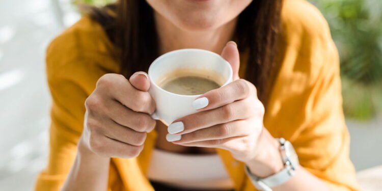 Por que as dores de cabeça causadas pela abstinência de cafeína doem tanto?