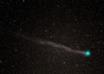 Um cometa está visitando nosso sistema solar vindo de outra estrela
