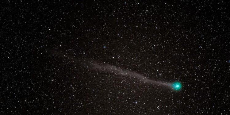 Um cometa está visitando nosso sistema solar vindo de outra estrela
