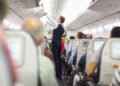 Os comissários de bordo compartilham 12 hábitos dos passageiros que eles odeiam