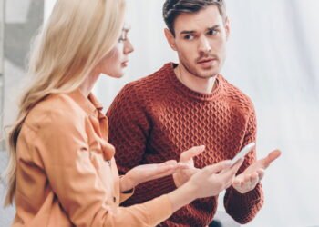 O que significa quando uma pessoa se cala para evitar conflito, de acordo com a psicologia