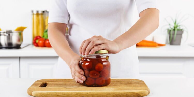 Como identificar quando uma conserva feita em casa pode causar problemas
