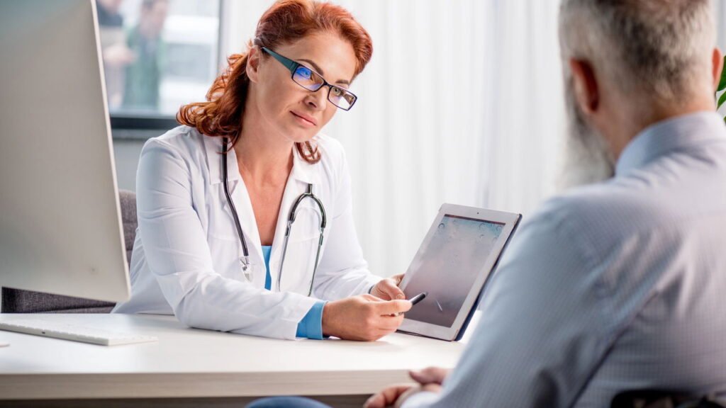 Identificar um desses sintomas furtivos de câncer de pâncreas pode salvar sua vida, dizem os médicos