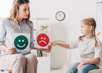Como as feridas emocionais da infância afetam a autoestima