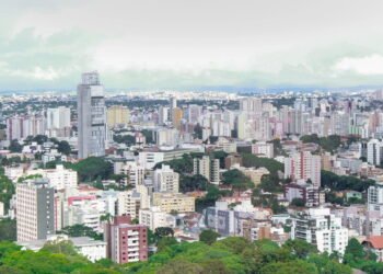 Cidades com custo de vida justo e lazer de sobra para morar ou visitar