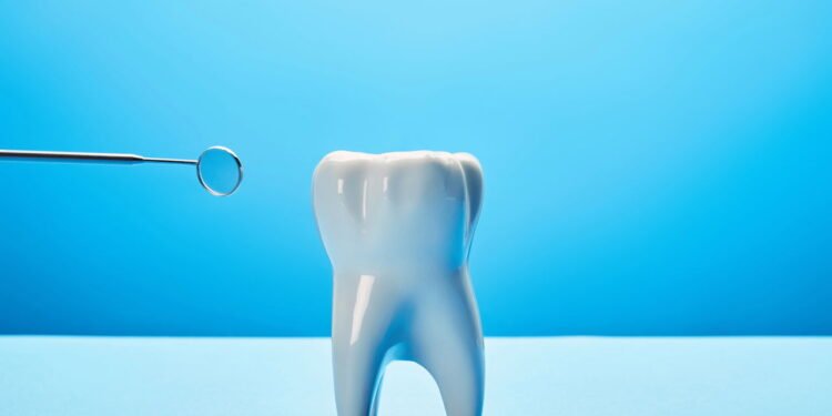 Dente // Créditos: depositphotos.com / AntonMatyukha