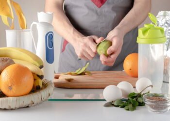 Erros na hora de descascar frutas que fazem perder nutrientes