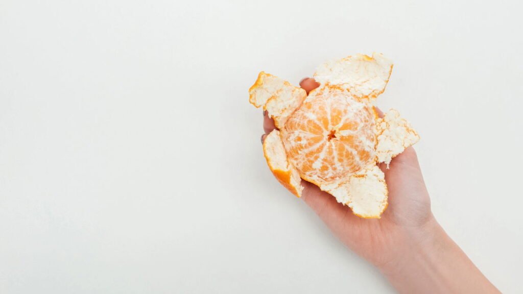 Erros na hora de descascar frutas que fazem perder nutrientes