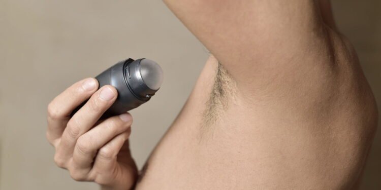 A verdadeira função da bolinha dentro do desodorante roll-on