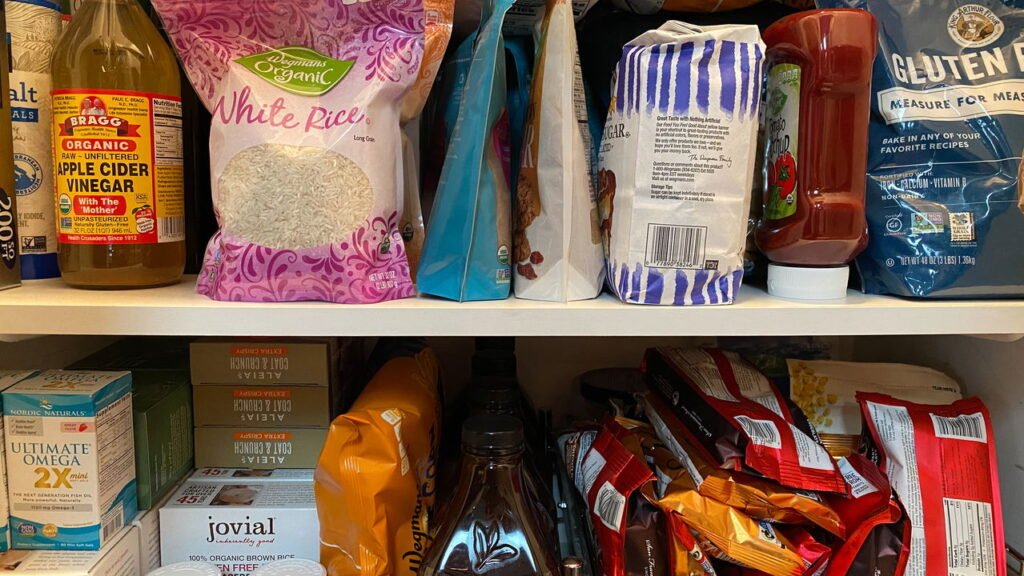 O popular alimento básico da despensa do qual você deve se livrar o mais rápido possível