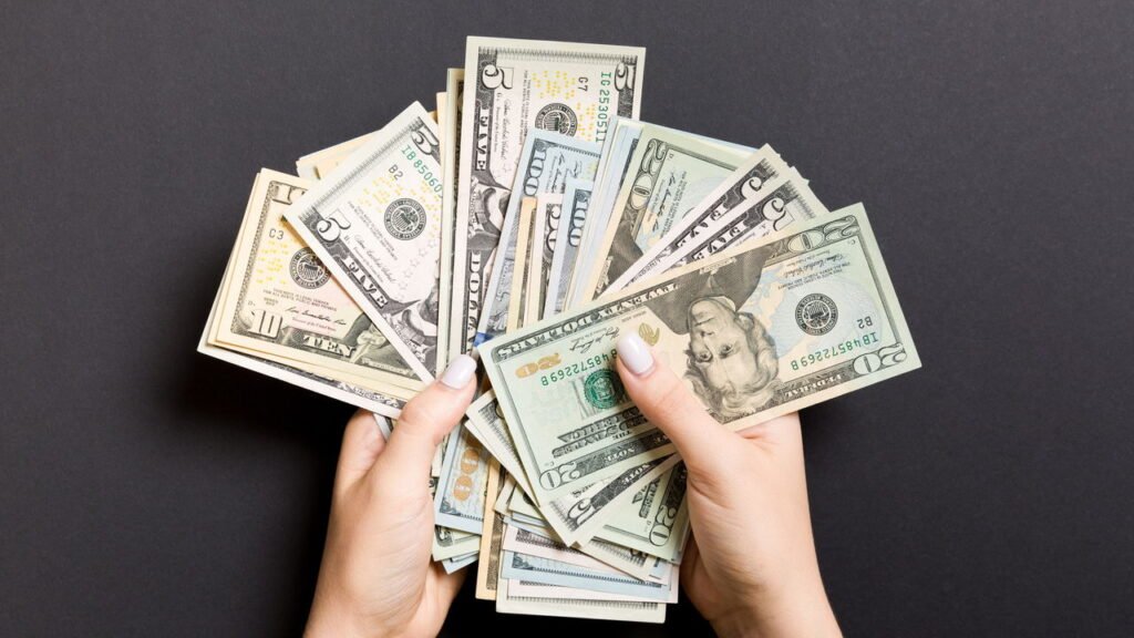 12 coisas em que a classe média baixa adora gastar dinheiro e que os verdadeiramente ricos pulam completamente