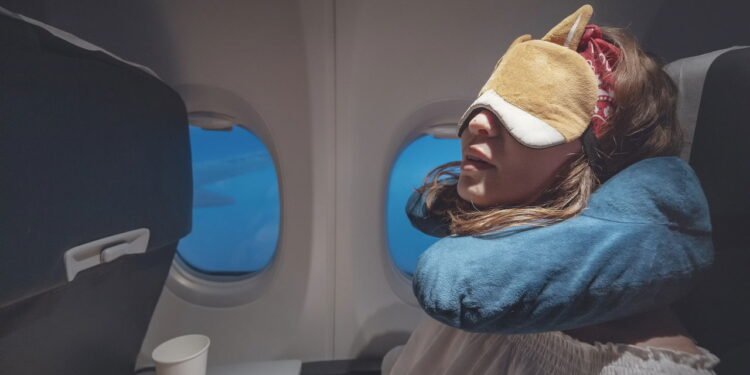 Dormindo no avião - Créditos: depositphotos.com / frantic00