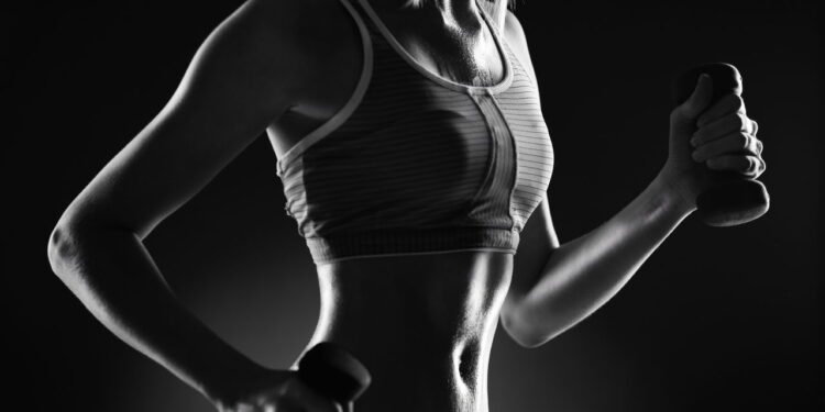 Este é o melhor hábito diário para achatar a barriga, segundo os treinadores