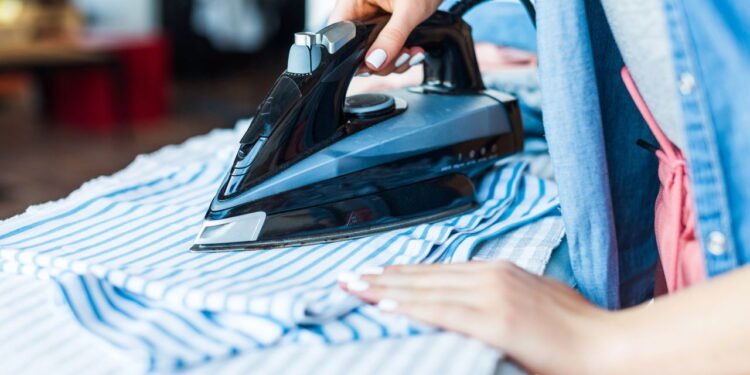 Essas 10 dicas brilhantes tornam a tarefa de passar roupa rápida e fácil