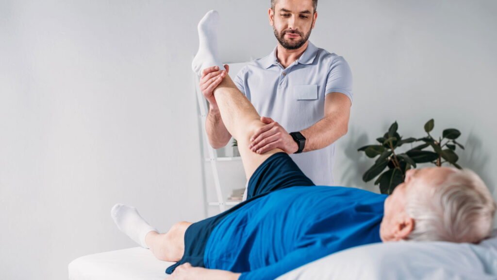 Dor na articulação sacroilíaca tem alívio com exercícios e postura