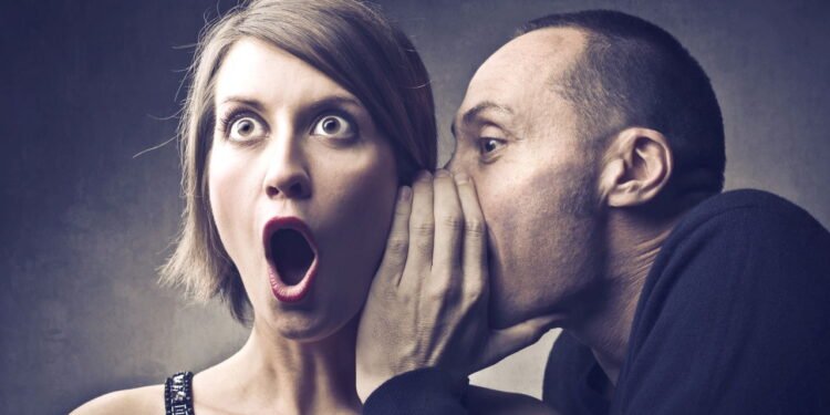 Fofocar // Créditos: depositphotos.com / olly18