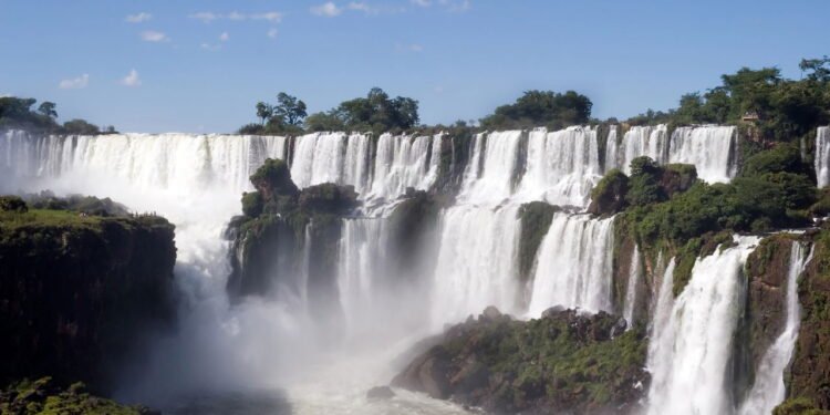 Cidade paranaense surpreende turistas com uma das Novas Sete Maravilhas da Natureza