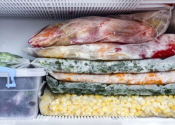 O truque simples para remover o gelo acumulado no congelador