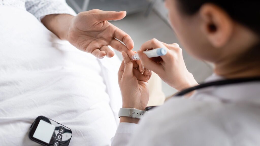 O sintoma silencioso de alto nível de açúcar no sangue que você nunca deve ignorar