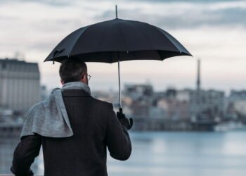 Qual é a verdadeira função da ponta metálica do guarda-chuva?