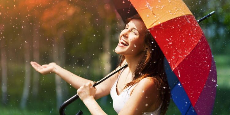 Ouvir a chuva não apenas proporciona um refúgio acústico, mas pode também refletir a presença de traços como alta sensibilidade emocional e empatia - Créditos: depositphotos.com / gpointstudio