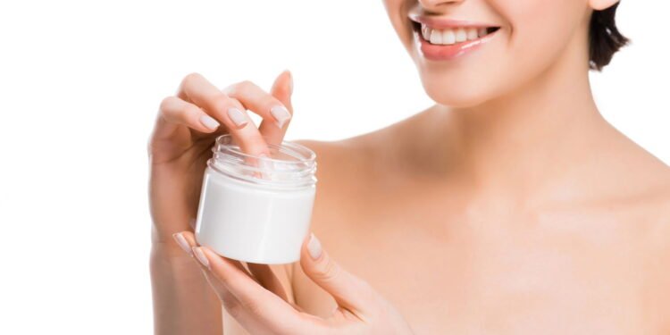 Hidratante  - Créditos: depositphotos.com / AndrewLozovyi