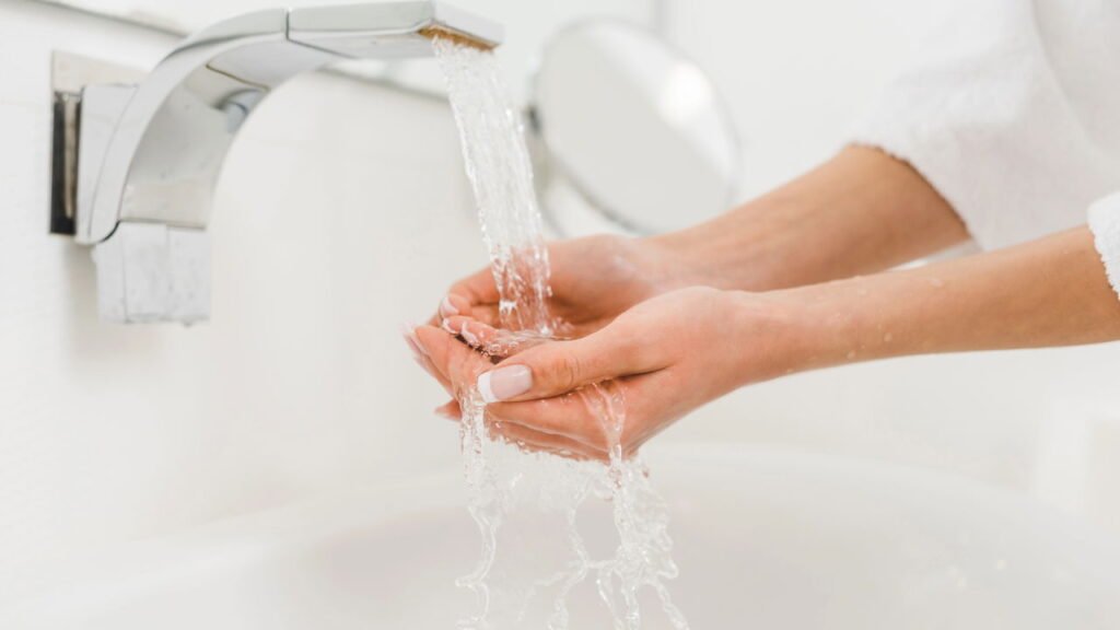 13 lugares que nunca devemos tocar em público sem higienizar depois