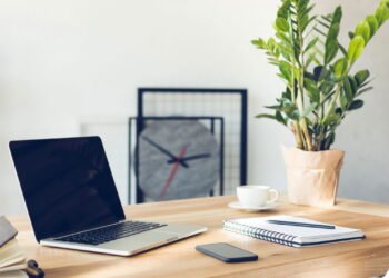 Seu escritório em casa é uma bagunça? Aqui estão 5 passos simples para organizar seu espaço