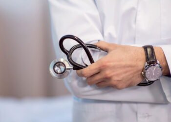 Estes são os 9 sintomas que devem levá-lo ao pronto-socorro, segundo os médicos