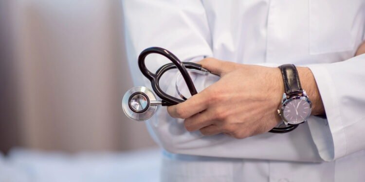 Estes são os 9 sintomas que devem levá-lo ao pronto-socorro, segundo os médicos