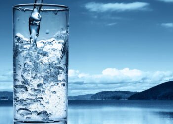 Por que beber água gelada após as refeições pode prejudicar a digestão