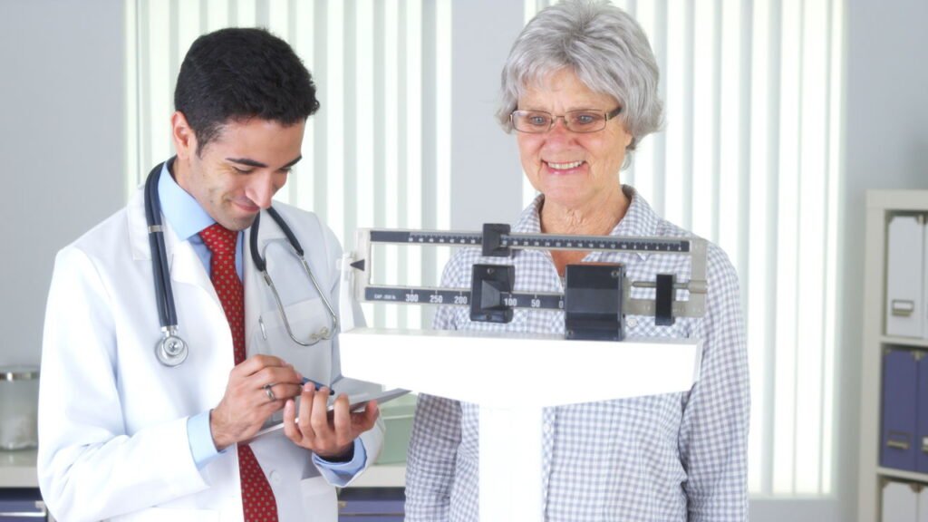 5 hábitos que dificultam a perda de peso após os 50 anos, segundo nutricionistas