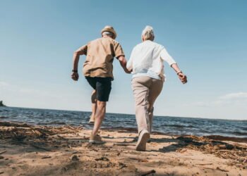 7 hobbies que mantêm sua mente afiada até os 70 anos, segundo a psicologia