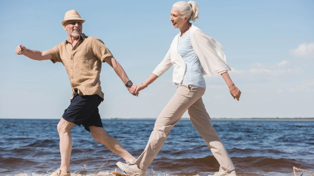 7 hobbies que mantêm sua mente afiada até os 70 anos, segundo a psicologia