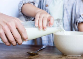 Cientistas testaram 4 tipos de leite e este se destacou pelos benefícios para a saúde muscular e intestinal