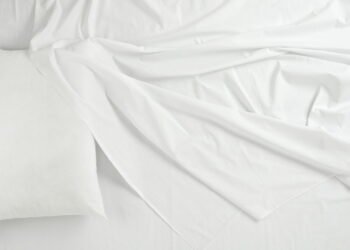 Não há necessidade de trocar o lençol a cada duas semanas: especialistas revelam quando é a hora certa
