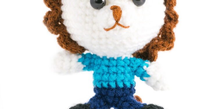 Amigurumi de leão feito à mão conquista adultos e crianças