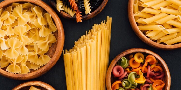 Comer macarrão deixa você mais feliz essa é a prova