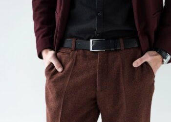 O que significa andar com as mãos no bolso segundo a psicologia