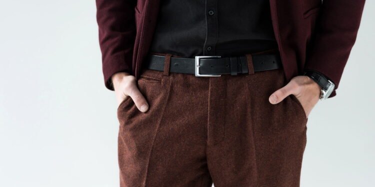 O que significa andar com as mãos no bolso segundo a psicologia