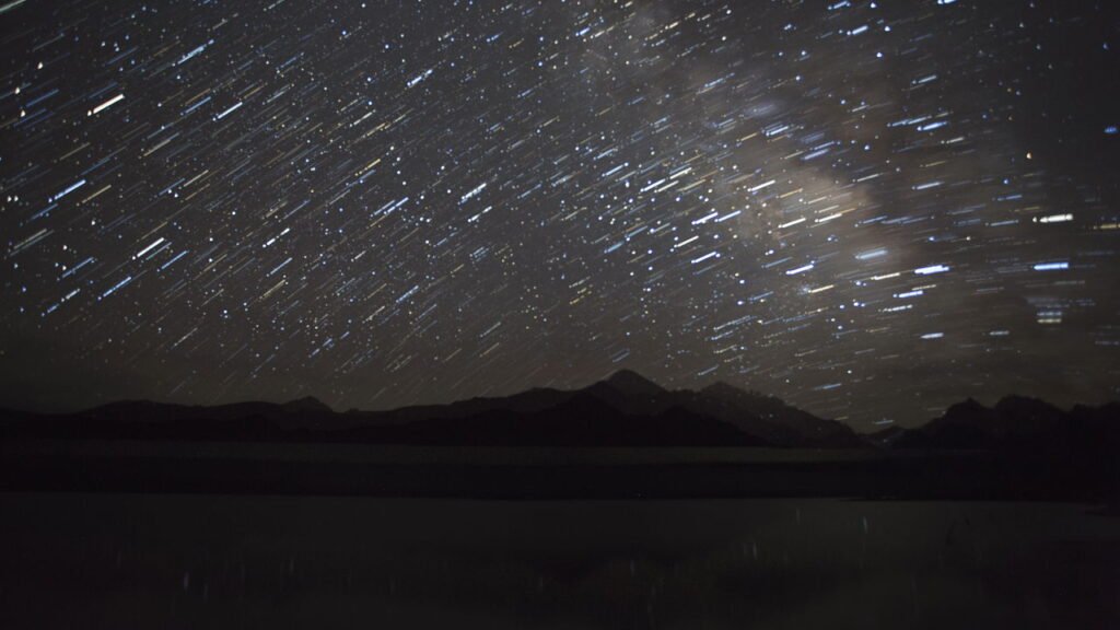 O pico das Perseidas na próxima semana. Veja onde ver a chuva de meteoros na Califórnia