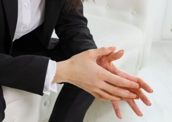 O que significa mover muito as mãos ao falar de acordo com a psicologia