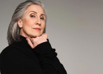 8 frases que apenas mulheres altamente egocêntricas tendem a usar em conversas, segundo a psicologia