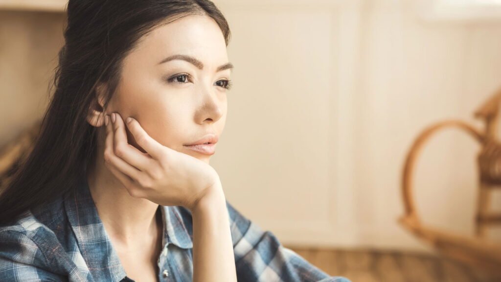 8 frases que apenas mulheres altamente egocêntricas tendem a usar em conversas, segundo a psicologia