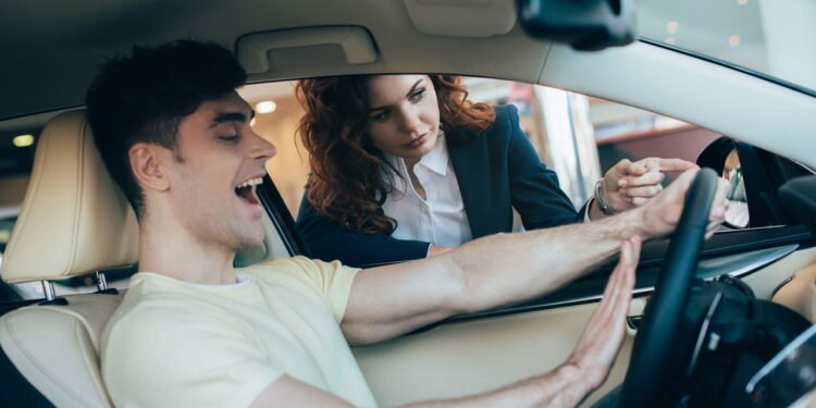 10 frases politicamente incorretas que os boomers usam que incomodam silenciosamente os mais jovens