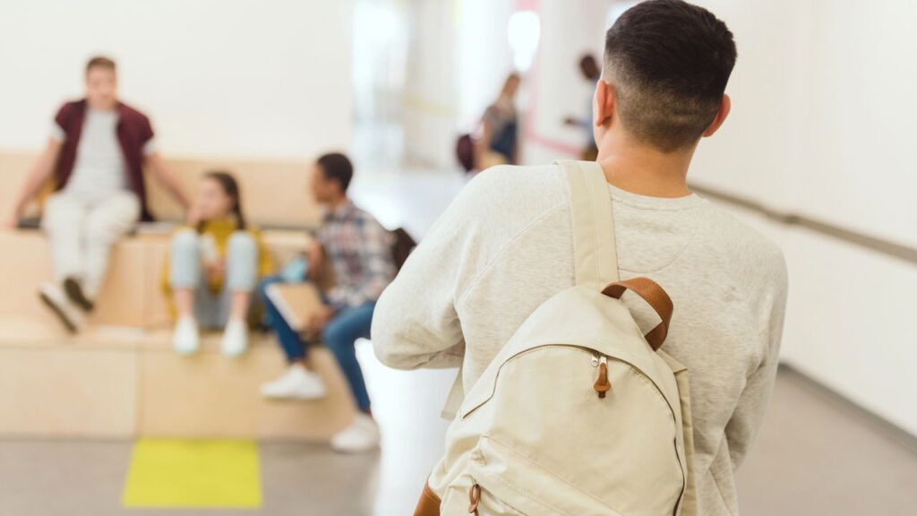 10 frases politicamente incorretas que os boomers usam que incomodam silenciosamente os mais jovens